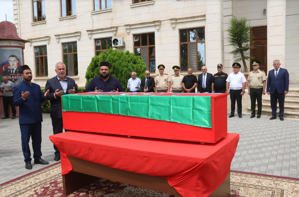 İtkin düşmüş hərbçimizin Ağdamda dəfn mərasimi baş tutub - FOTOLAR